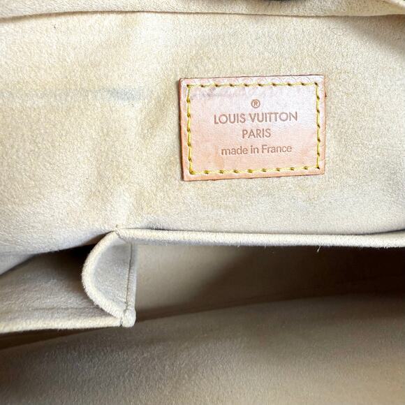 Louis Vuitton Monogram Hudson GM - Picture 12 of 15